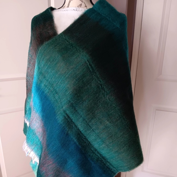 Alpaca blend Shaw , handwoven on Loom in Ecuador - Picture 2 of 7